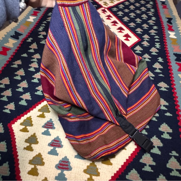 Las Manos Handwoven Sling Boho Bag made in Guatemala - Picture 2 of 9